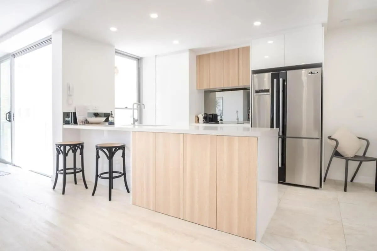 Modern Seaside Oasis In Kings Beach Caloundra 0*,