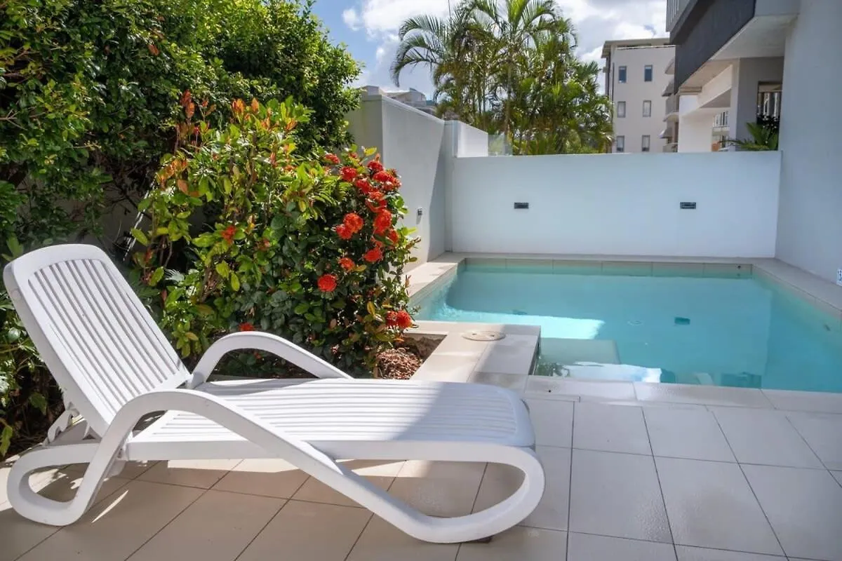 Modern Seaside Oasis In Kings Beach Caloundra